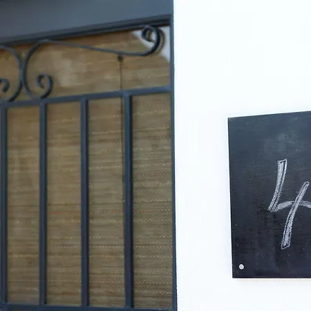 アルミーラ　ゲスト　ハウシス 4* パラガ